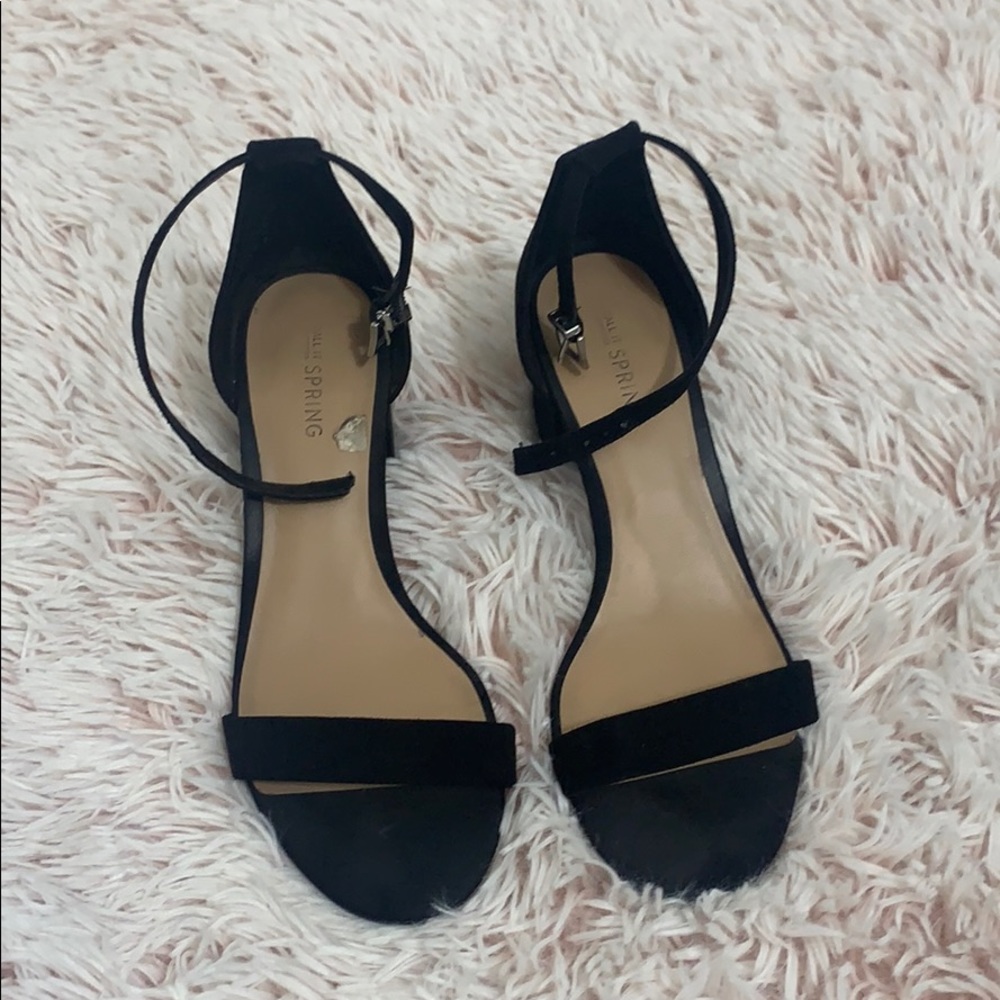 •BLACK HEELS•